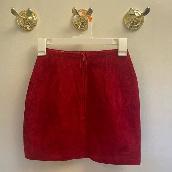 Red mini skirt - Picture 1 of 3